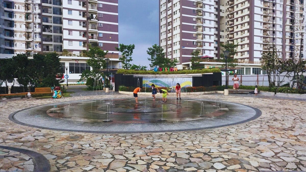 Khu vực thương mại khối đế và hệ thống kiểm soát an ninh 3 lớp hoạt động 24/7